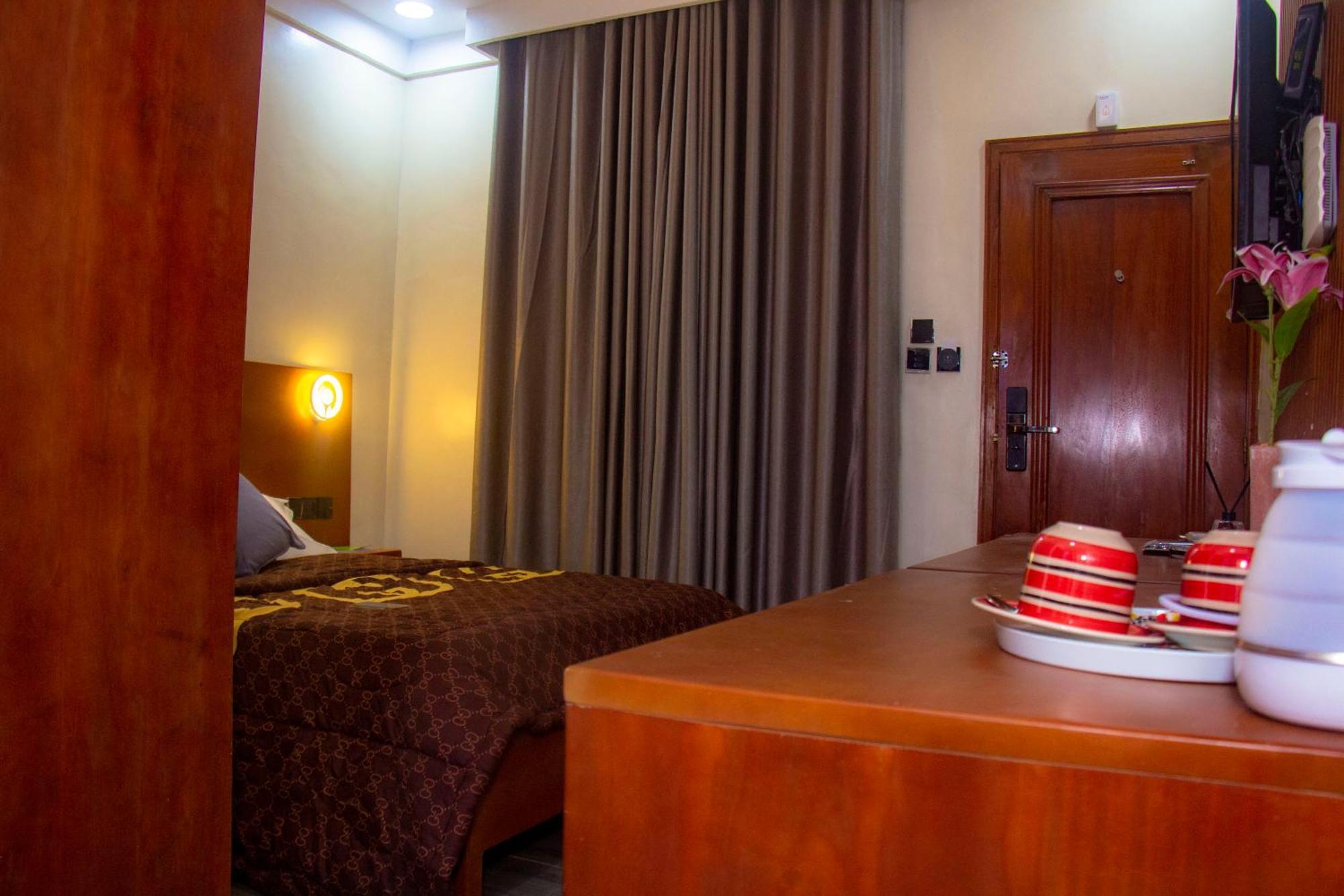 Hotel L'Apero كوتونو المظهر الخارجي الصورة
