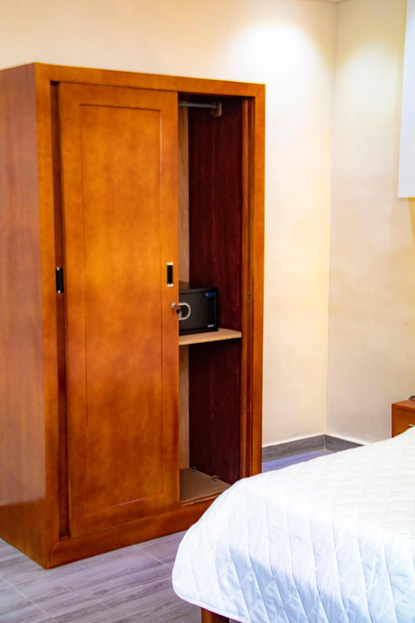 Hotel L'Apero كوتونو المظهر الخارجي الصورة