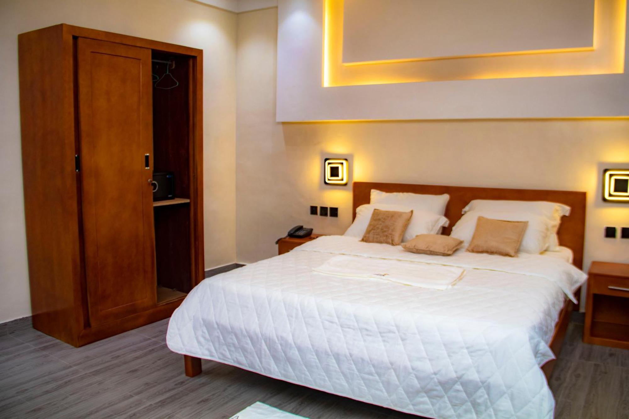 Hotel L'Apero كوتونو المظهر الخارجي الصورة
